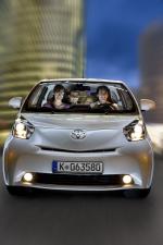 Toyota iQ 2008 года